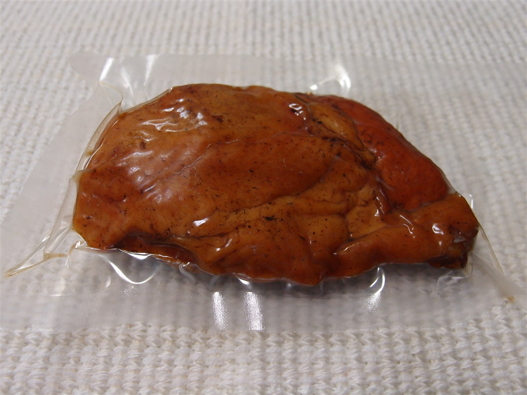 鶏の胸肉の燻製パック表面